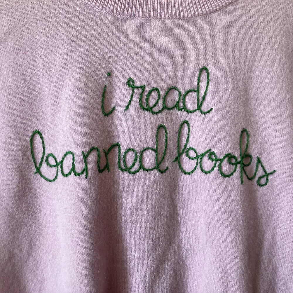 i read banned books cashmere sweater by Lingua Franca, Size L - Picture 2 of 5